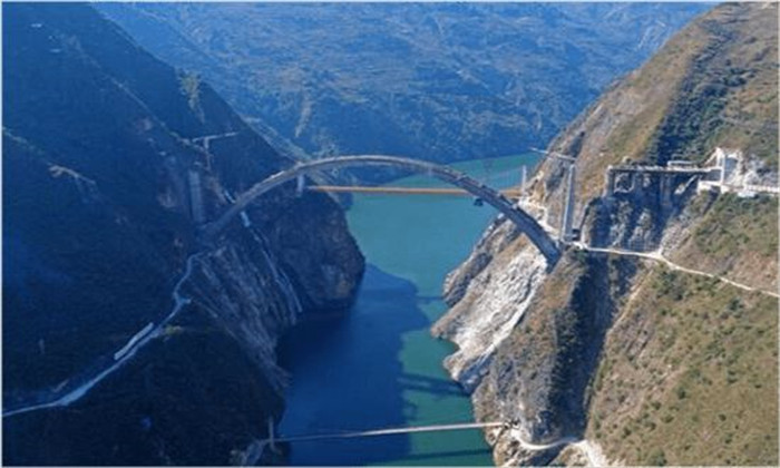 云南大柱山?隧道?“隧道難題博物館”