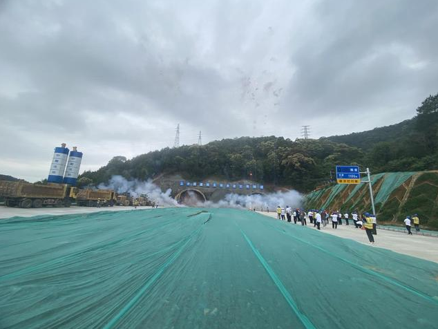龍巖快速通道四期文秀隧道工程開始掘進